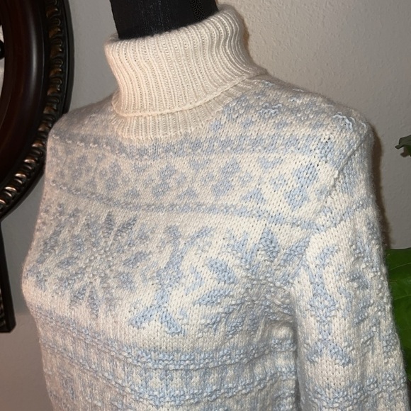 Ralph Lauren Women’s Black Label 100% Cashmere Blue Cream Turtleneck Sweater M - Picture 3 of 16